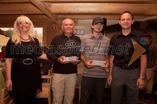 Ljudmila Bogataj,organizatorka turnirjev Audi, Stanislav Zavec, Goran Zavec in Franci Bolta, direktor avtomobilske znamke Audi pri Porsche Slovenija