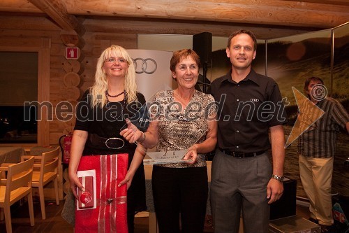 Ljudmila Bogataj, organizatorka turnirjev Audi, Irena Jakopič, zmagovalka Audi Ladies Cup 2010 in Franci Bolta, direktor avtomobilske znamke Audi pri Porsche Slovenija