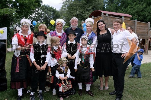 ..., Andreja Pogačnik Jarc, podžupanja Občine Domžale in Anton Tone Smolnikar, župan Občine Kamnik ter Barbara Novak, organizatorka dogodka Čarobni dan,...