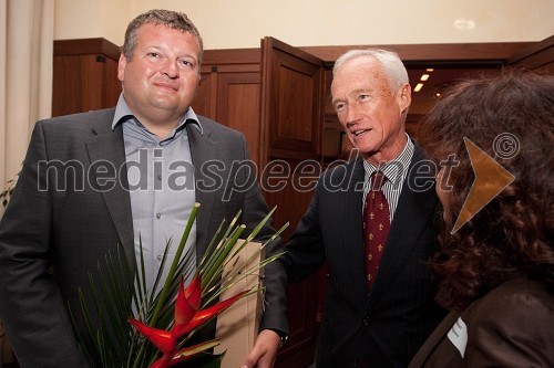 Tomaž F. Lovše, direktor Diners Club in Janez Pergar, predsednik upravnega odbora podjetja Kompas d.d.