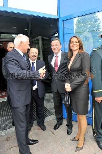 Mag. Franc Pangerl, predsednik upravnega odbora družbe Celjski sejem, Štefan Pavlinjek, direktor podjetja Roto in predsednik Obrtne zbornice Slovenije ter Bojan Šrot, župan Mestne občine Celje in njegova spremljevalka Katarina Karlovšek