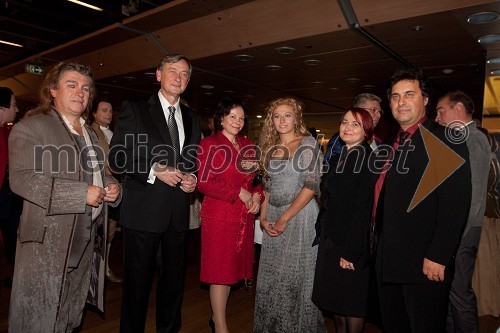 Branko Robinšak, operni pevec, dr. Danilo Türk, predsednik Republike Slovenije, soproga Barbara Miklič Türk, Sofia Soloviy, operna pevka, Mitja Bervar, ravnatelj Opere in baleta Ljubljana in soproga Sonja Kralj Bervar