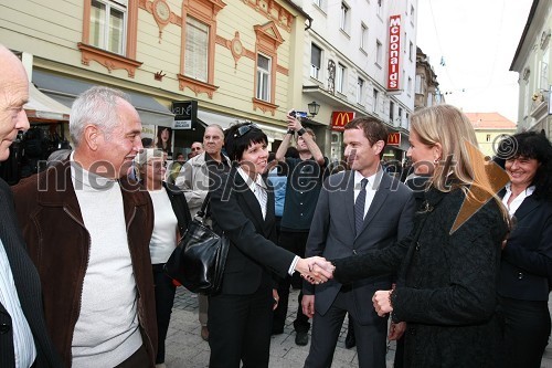 ..., Rudi Moge, nekdanji poslanec DZ in predsednik sveta SNG Maribor, ..., Tomaž Orešič, kandidat za župana Mestne občine Maribor, Katarina Kresal, ministrica za notranje zadeve in Nataša Matijevič, sekretarka LDS Maribor 
