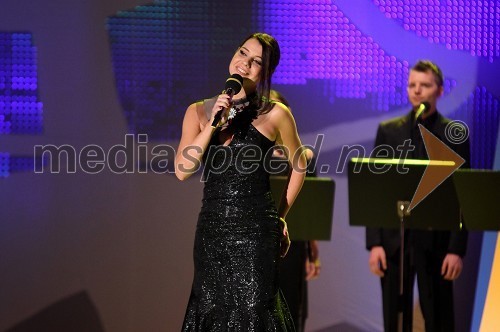 Slovenska popevka 2010, zmagovalka: Darja Švajger s popevko Otok ljubezni