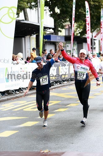 Dejan Mratinkovič, maratonec (370) in Primož Ošljak, maratonec (371)