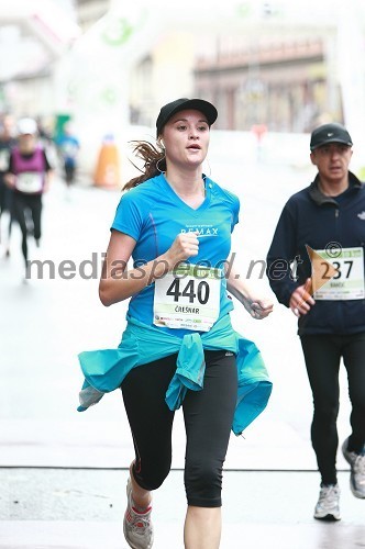 Mojca Črešnar, maratonka (440) in Peter Kaučič, maratonec (237) 
