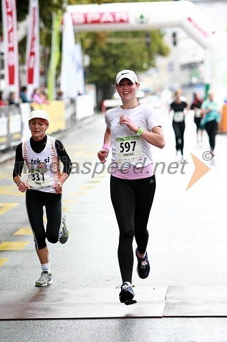 Marinka Lorber, maratonka (331) in Anjuška Ivanušič, maratonka(597)