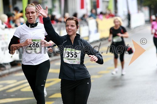 Valentina Kočevar, maratonka (286) in Maja Zagoranski, maratonka (355) 
