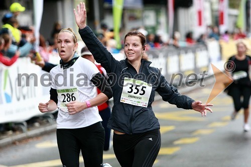 Valentina Kočevar, maratonka (286) in  Maja Zagoranski, maratonka (355)


