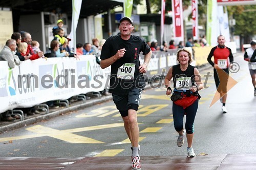 Rok Možič, maratonec (600) in Štefka Kupljen, maratonka (306) ter Gašper Kavčič, maratonec (178)
