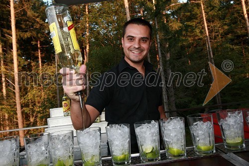 Tomi Leben, barman