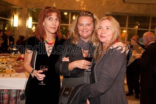 Barbara Hieng Samobor, direktorica MGL, Katja Pegan, direktorica Gledališča Koper in Vesna Jevnikar, igralka