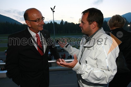 Heinz Slesak, generalni direktor Porsche Slovenija d.o.o. in Peter Podlunšek, akrobatski pilot