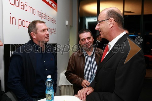 Matjaž Kek, selektor slovenske nogometne reprezentance, Srečko Vilar, generalni sekretar Zlate lisice in Heinz Slesak, generalni direktor Porsche Slovenija d.o.o.