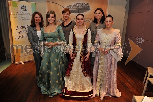 Mag. Tanja Lešnik Štuhec, mentorica in predavateljica na VSGT Maribor, Dagmar Pečovnik, študentka VSGT Maribor, Mihaela Škrlj, organizacijski odbor Ambasador gostoljubja, Barbara Izlakar, študentka VSGT Maribor, Iris Kociper Haas, organizacijski odbor Ambasador gostoljubja in Maja Cafuta, študentka VSGT Maribor