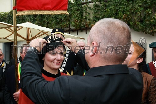 Ksenja Arbeiter, nova mariborska vinska kraljica in Franc Kangler, župan MOM