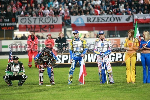 Greg Hancock (ZDA), Davey Watt (Australia), Tomasz Gollob (Poljska), Jason Crump (Avstralija) in štartne deklice