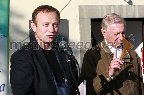 Stanislav Kocutar, odgovorni urednik Radia Maribor ter novi mestni viničar in Tone Zafošnik, častni mestni viničar