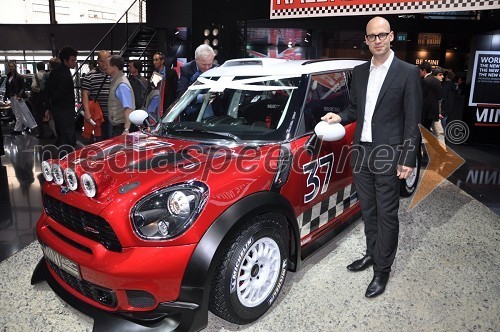 Miha Ažman, direktor BMW Slovenija v družbi novega Mini WRC koncepta