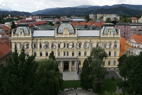 Pogled na Maribor iz zvonika Stolne cerkve. 
Rektorat Univerze v Mariboru, Slomškov trg Maribor