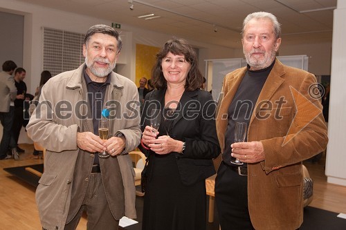 dr. Peter Krečič, nekdanji direktor Muzeja za arhitekturo in oblikovanje, Teja in Edo Vidovič, oblikovalca