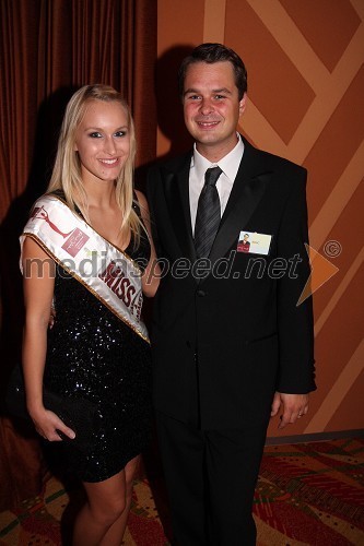 Tjaša Sidar, Miss Mond 2010 in Ahac Pinter, direktor trženja in prodaje Hit Šentilj d.d.