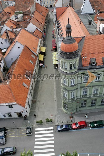 Pogled na Maribor iz zvonika Stolne cerkve. Poštna ulica, Maribor