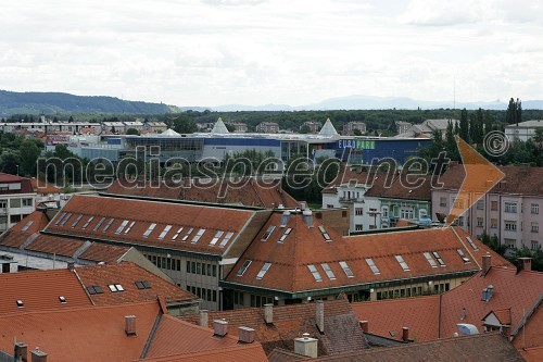 Pogled na Maribor iz zvonika Stolne cerkve.