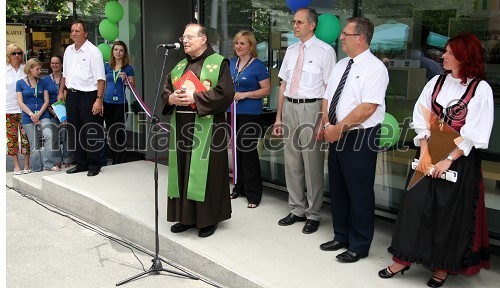 Bobi center ob otvoritvi