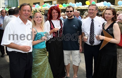 Vasja Samec, Zavod za turizem Maribor, Majda Dreisiebner, aktualna vinska kraljica, Mihaela Krsnik Kopše, prva vinska kraljica, Andrej Borko, pomočnik direktorja Narodnega doma ... in Mirjana Koren, direktorica Pokrajinskega muzeja Maribor