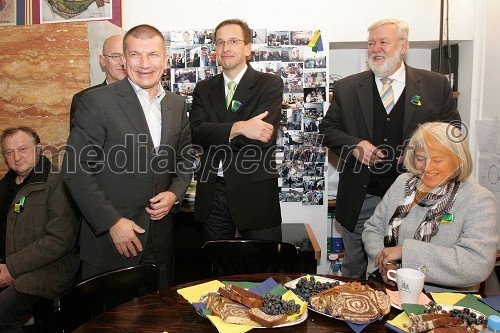 Dragutin Mate, nekdanji minister za notranje zadeve, dr. Žiga Turk, minister za razvoj, profesor na Pravni fakulteti Univerze v Ljubljani in kandidat za mestnega svetnika, ... ter Ida Medved, predsednica ženskega odbora in kandidatka za mestno svetnico