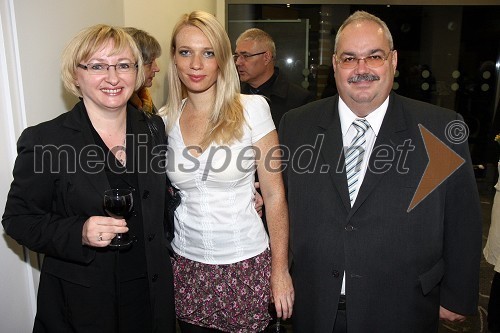 Marzena Ewa Krajewska, namestnica poljskega ambasadorja, Ana Šinkovec, pianistka in Pavol Zatlkaj, svetovalec na Ambasadi Slovaške