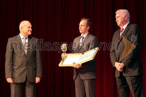 Franc Kangler, župan Mestne občine Maribor, Prof. dr. Rajko Knez, dekan Pravne fakultete Univerze v Mariboru ter prejemniki listine mesta Maribor in Karl Midlil, predsednik Komisije mestnega sveta Mestne občine Maribor za priznanje in nagrade