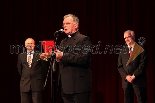 Franc Kangler, župan Mestne občine Maribor, dr. Stanislav Lipovšek, celjski škof in prejemnik srebrnega grba mesta Maribor in Karl Midlil, predsednik Komisije mestnega sveta Mestne občine Maribor za priznanje in nagrade