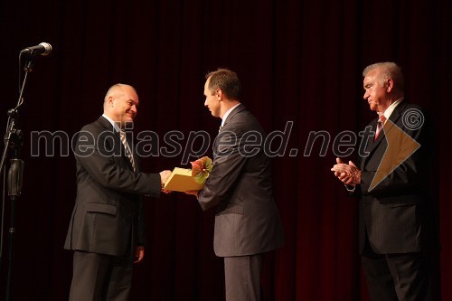 Franc Kangler, župan Mestne občine Maribor, prof. dr. Rajko Knez, dekan Pravne fakultete Univerze v Mariboru ter prejemniki listine mesta Maribor ter Karl Midlil, predsednik Komisije mestnega sveta Mestne občine Maribor za priznanje in nagrade