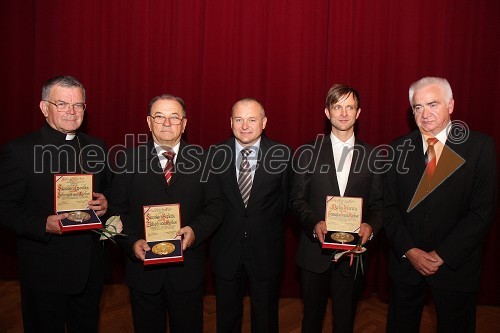 dr. Stanislav Lipovšek, celjski škof in prejemnik srebrnega grba mesta Maribor, Stanislav Brglez, prejemnik zlatega grba mesta Maribor, Franc Kangler, župan Mestne občine Maribor, Marko Slavič, prejemnik bronastega grba mesta Maribor in Karl Midlil, predsednik Komisije mestnega sveta Mestne občine Maribor za priznanje in nagrade