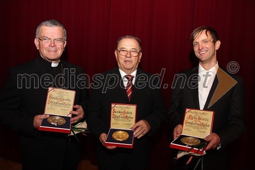 Dr. Stanislav Lipovšek, celjski škof in prejemnik srebrnega grba mesta Maribor, Stanislav Brglez, prejemnik zlatega grba mesta Maribor in Marko Slavič, prejemnik bronastega grba mesta Maribor  	 
