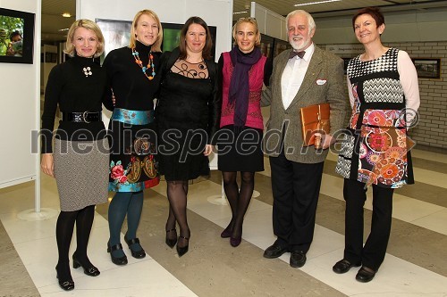 Tanja Babnik, članica uprave društva Kros,  Irena Cerar, odgovorna urednica revije National Geographic Junior,  Katja Groleger Sršen, predsednica uprave društva Kros, Barbara Čeferin, fotografinja in organizatorka dogodka , Mitja Meršol, nekdanji urednik Dela in voditelj licitacije ter dr. Marija Javornik, odgovorna urednica revije National Geographic