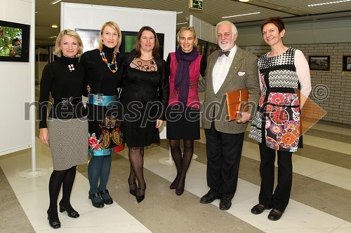 Tanja Babnik, članica uprave društva Kros,  Irena Cerar, odgovorna urednica revije National Geographic Junior,  Katja Groleger Sršen, predsednica uprave društva Kros, Barbara Čeferin, fotografinja in organizatorka dogodka , Mitja Meršol, nekdanji urednik Dela in voditelj licitacije ter dr. Marija Javornik, odgovorna urednica revije National Geographic