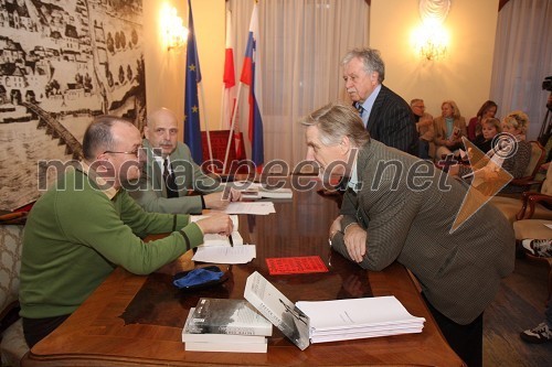 Sreten Ugričić, filozof, književnik in direktor Narodne biblioteke Srbije ter Franci Pivec, predsednik ZKD Maribor