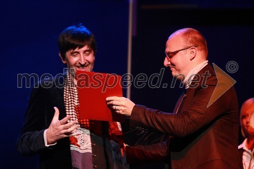 Leo Kulaš, kostumograf in dobitnik nagrade za kostumografijo ter Marko Peljhan, predsednik strokovne žirije Borštnikovega srečanja