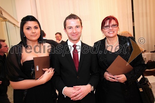 Eva Lozina, hči Marjane Kreitner, Tomaž Orešič, direktor EFT in mestni svetnik LDS ter Marjana Kreitner, direktorica Rafinerije Maribor in predsednica LDS Maribor