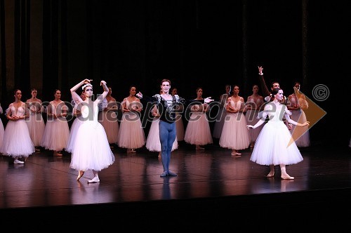 Galina Čajka, balerina, Anton Bogov, baletnik in Alenka Ribič Laufer, balerina