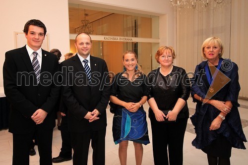 Mitja Šeško, predsednik Rotaract club Maribor, mag. Jure Verhovnik, Tovarna podjemov, Vesna Gorjup Zupančič, predsednica Rotary club Maribor Grad, Milena Pivec, direktorica Založbe Pivec in Edita Toplak, predsednica IWC Maribor