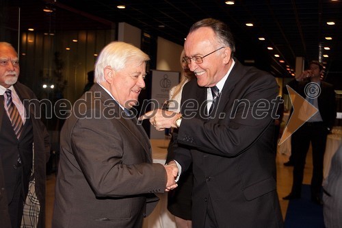 Milan Kučan, nekdanji predsednik republike Slovenije in dr Zvone Dragan, doktor ekonomije in prvi slovenski veleposlanik na Kitajskem, kasneje pa še veleposlanik na Češkem in na Slovaškem.