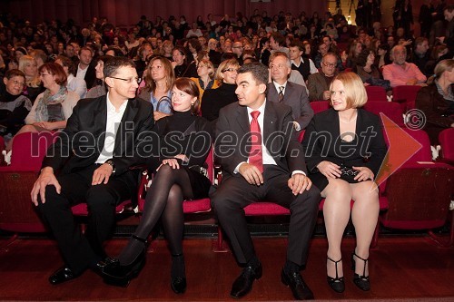 	Igor Lukšič, minister za šolstvo in šport, soproga dr. Marta Macedoni Lukšič, pediatrinja, Danilo Tomšič, direktor področja prodaja in marketing v podjetju Mobitel in soproga Andreja Šuštaršič Tomšič