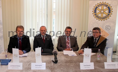 Dr. Davorin Kračun, predsednik Rotary kluba Maribor, Edi Stropnik, asistent guvernerja, Tone Simonič, tajnik Rotary kluba Maribor ter dr. Borut Holcman, tajnik fundacije Leona Štuklja