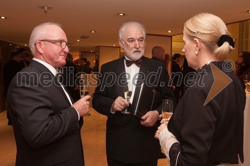 Boštjan Pirc, dr. Peter Raspor in Katjuša Rojac, vodja galerije Loterije Slovenija