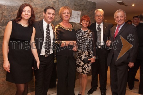 Nina Samsa, soprog Robert, Margareta Zakonjškek Rupnik, Maruša Glavan, direktorica podjetja Manet, Boris Grosman in Tone Glavan, pomočnik guvernerja za District