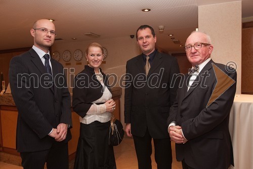 Paolo Stepančič, Vina Koper, Katjuša Rojac, vodja galerije Loterije Slovenija, Janez Pavlin, župan Dobrepolja in Boštjan Pirc